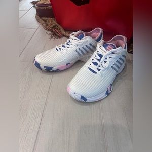 Pickleball shoes - size 9.5 white